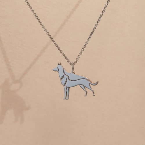Stříbrný přívěsek ve tvaru psa s gravírem German Shepherd
