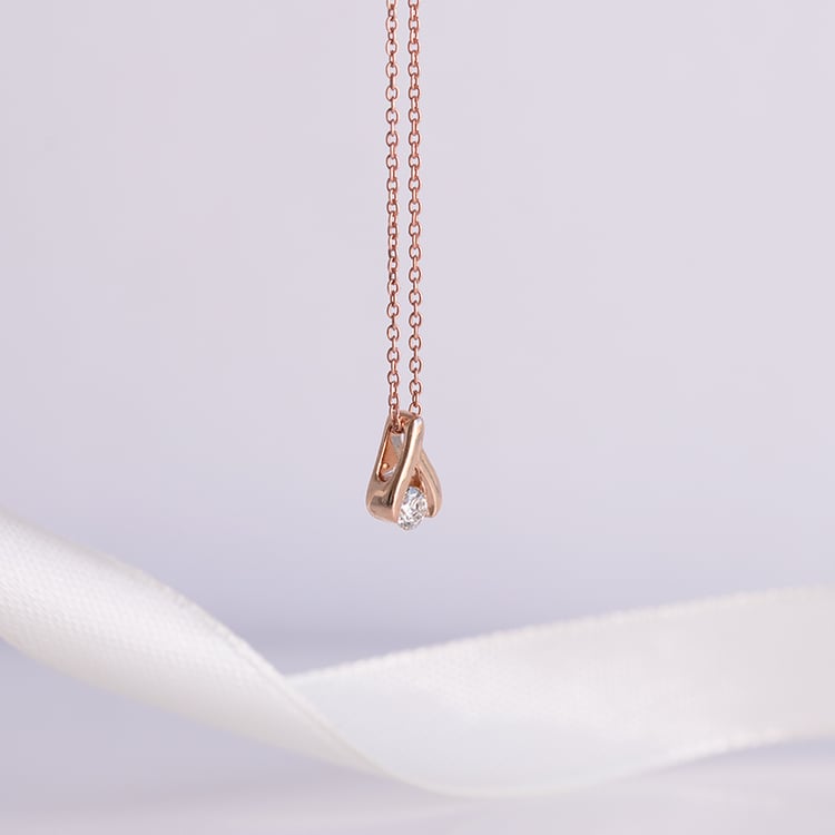 Minimalistický přívěsek s diamantem Tilda 116574