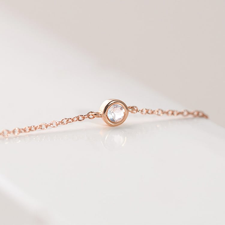 Stříbrný minimalistický náramek s měsíčním kamenem Bonato 153298