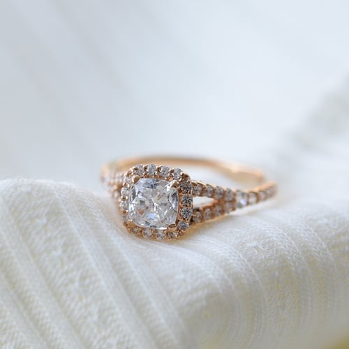 Zásnubní halo prsten plný diamantů Malana