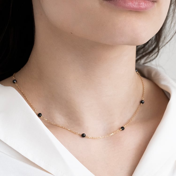 Stříbrný pozlacený náhrdelník se spinelovými korálky Liona 115666