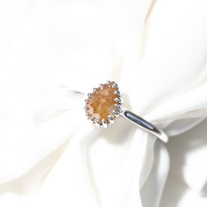 Zlatý prsten s pear salt and pepper diamantem Ryley