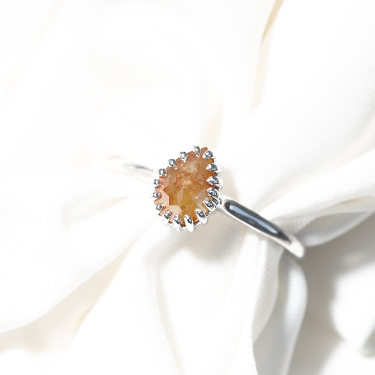 Zlatý prsten s pear salt and pepper diamantem Ryley 126374