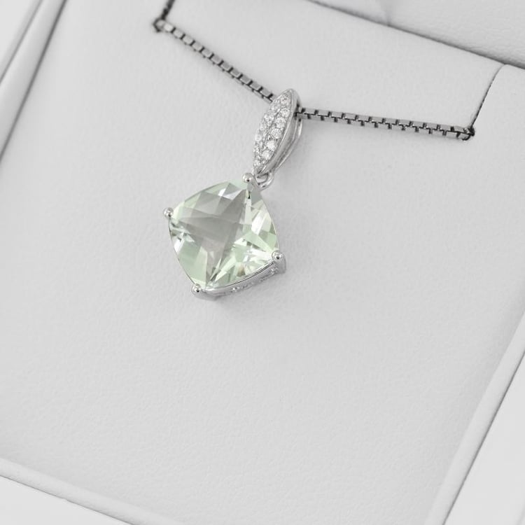 Stříbrný náhrdelník se zeleným ametystem 5492