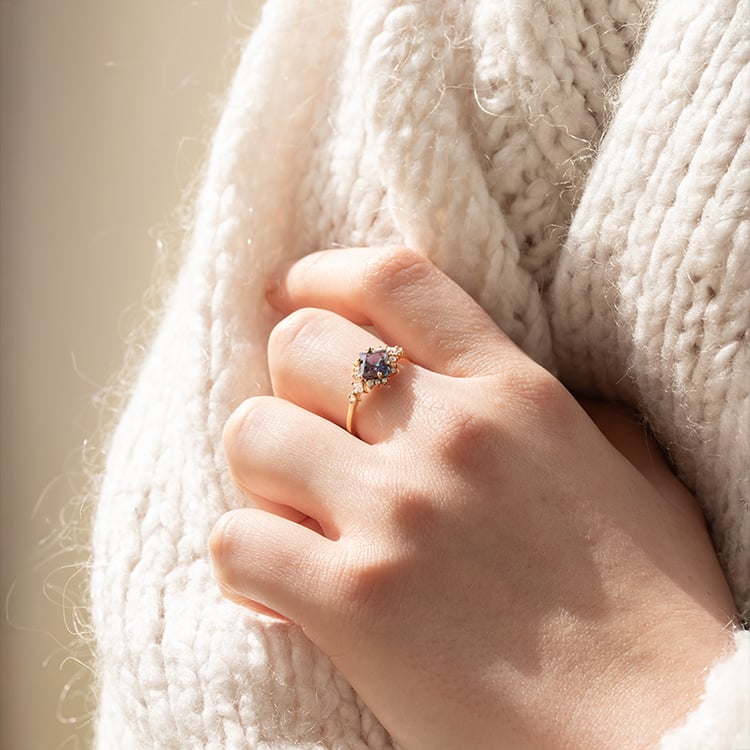 Zásnubní prsten s princess alexandritem a moissanity Medrie 151461