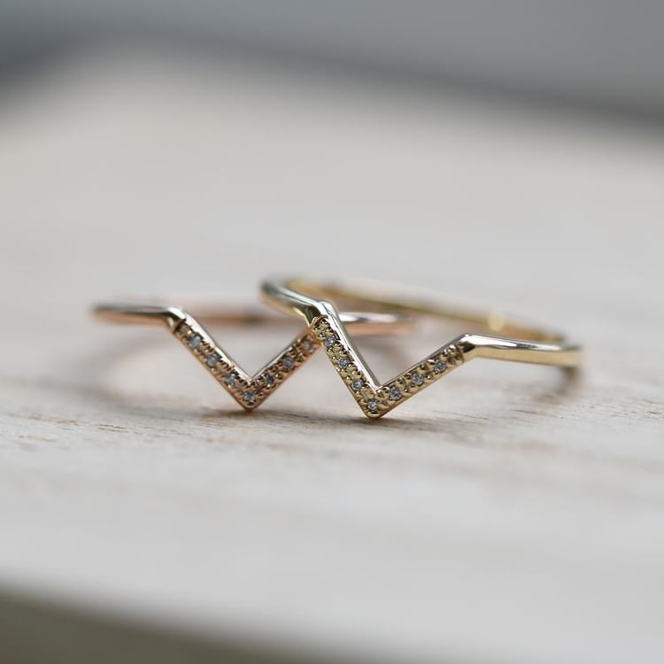 Vykrojený snubní prsten s diamantem 49914