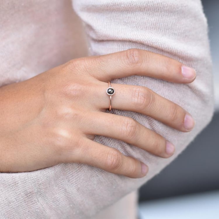  Zlatý prsten se salt'n'pepper diamantem Fermie 44974