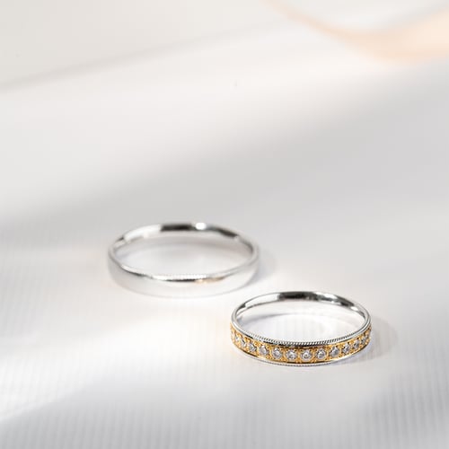 Zlaté snubní prsteny se zdobenými okraji a diamanty Tasha