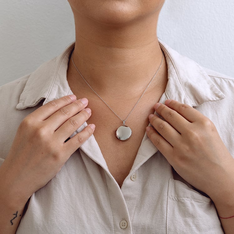 Stříbrný otevírací medailon 130415