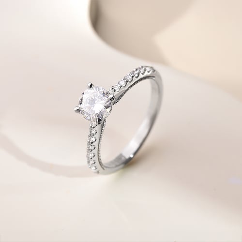Zásnubní prsten s moissanitem a lab-grown diamanty Rosalie