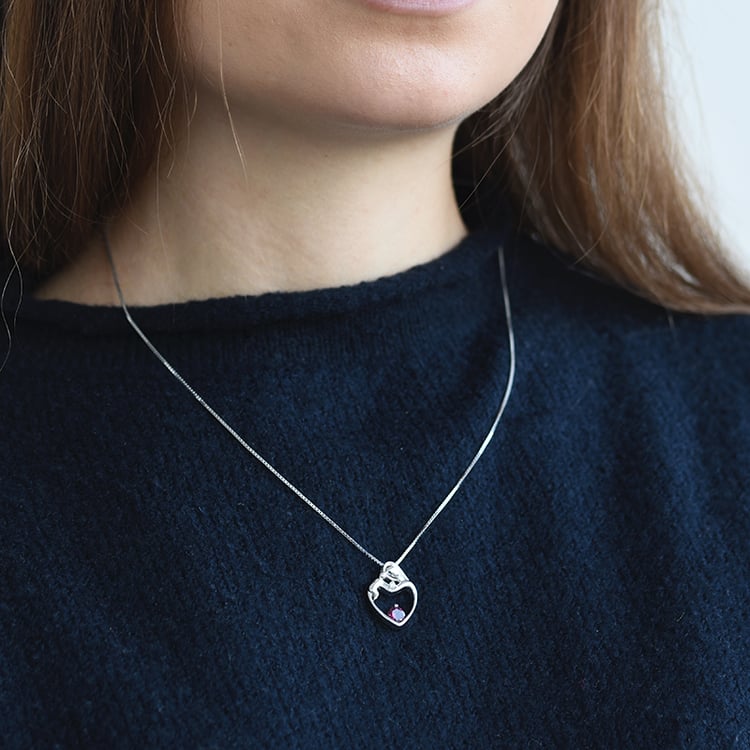 Stříbrný přívěsek matka a dítě s rhodolit granátem a diamantem 58821