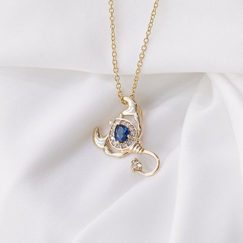 Safírový přívěsek ve znamení Štíra s diamanty Escorpión