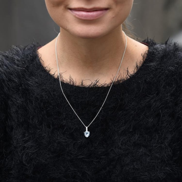 Zlatý přívěsek ve tvaru srdce s akvamarínem 32677