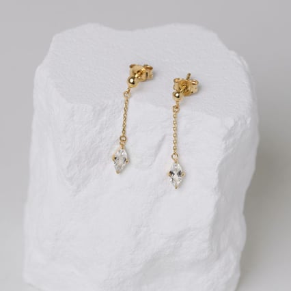 Zlaté visací náušnice s bílým topazem Maritza