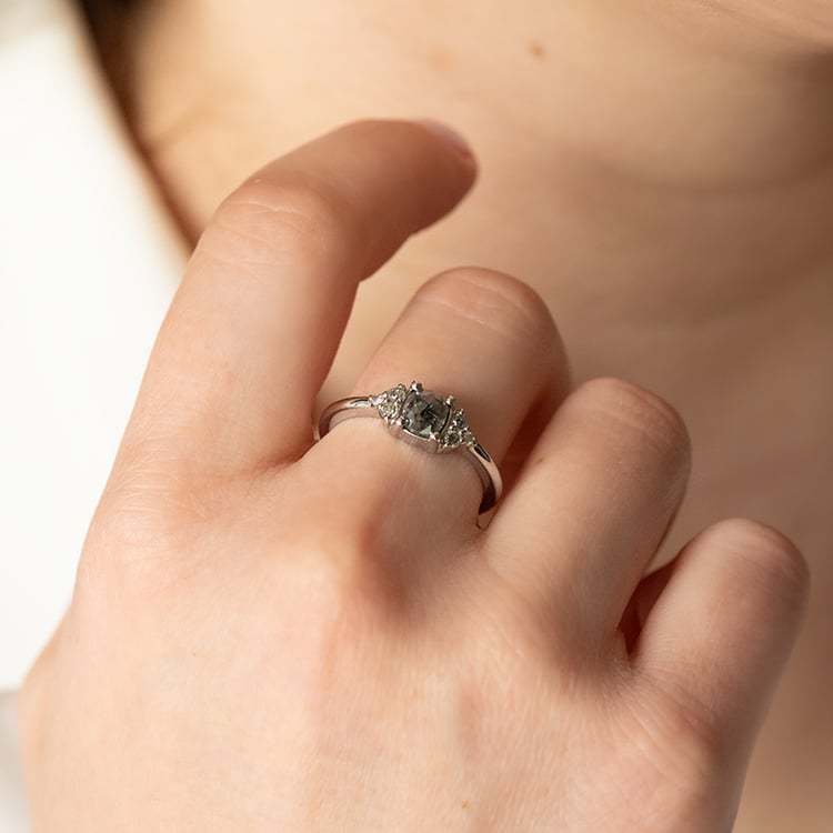 Zlatý prsten se salt and pepper diamantem Agathe 139166