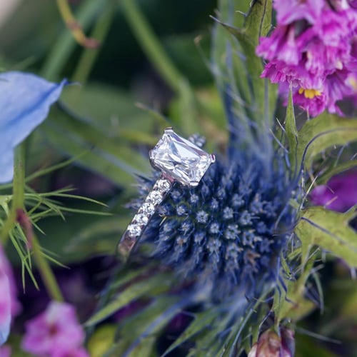 Zásnubní prsten s emerald diamantem Lonia