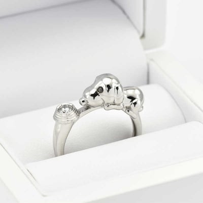 Zásnubní prsten se Snoopym