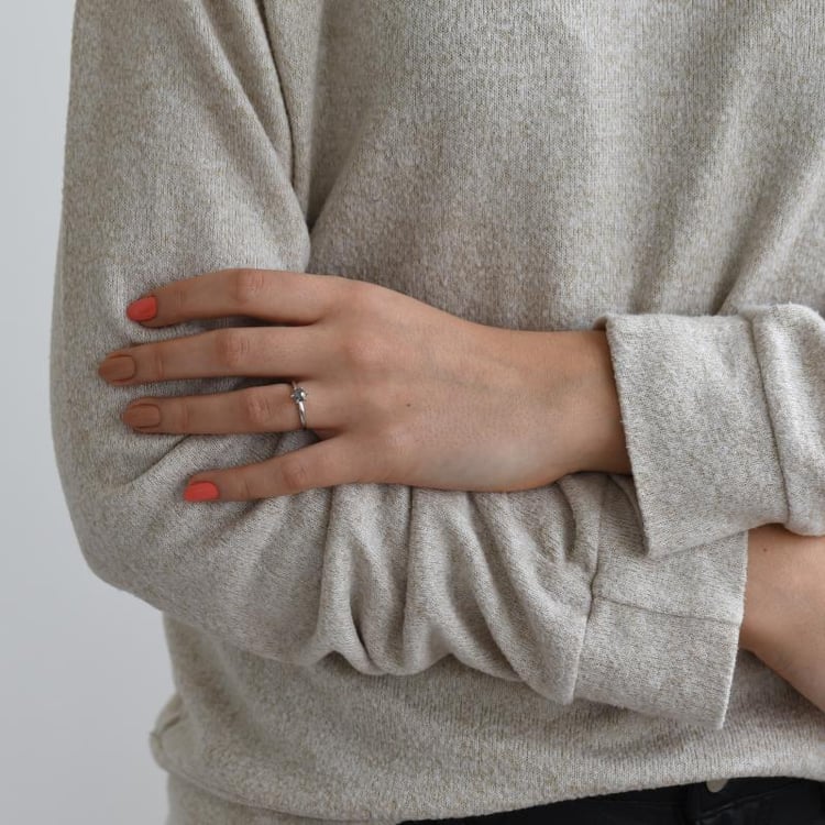 Zásnubní prsten se salt´n´pepper diamantem 52792