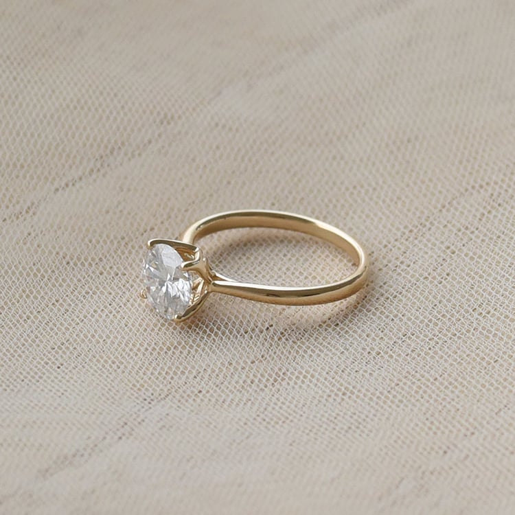 Zlatý prsten s velkým moissanitem 71900