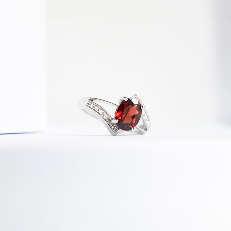 Zlatý diamantový prsten s granátem Keaton 144197