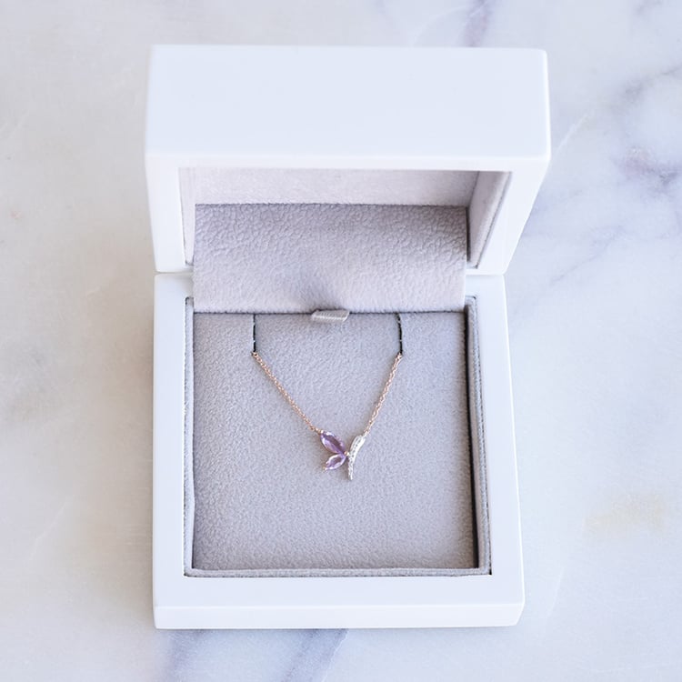 Zlatý náhrdelník s drahokamy 87415