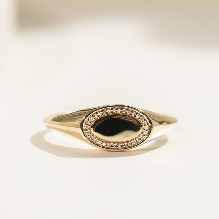 Zlatý oválný pečetní prsten s diamanty Vilme 138432