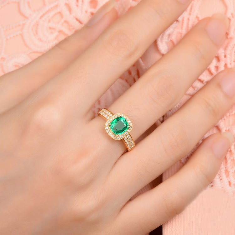 Prsten ze žlutého zlata s cushion smaragdem Jorgen 16857