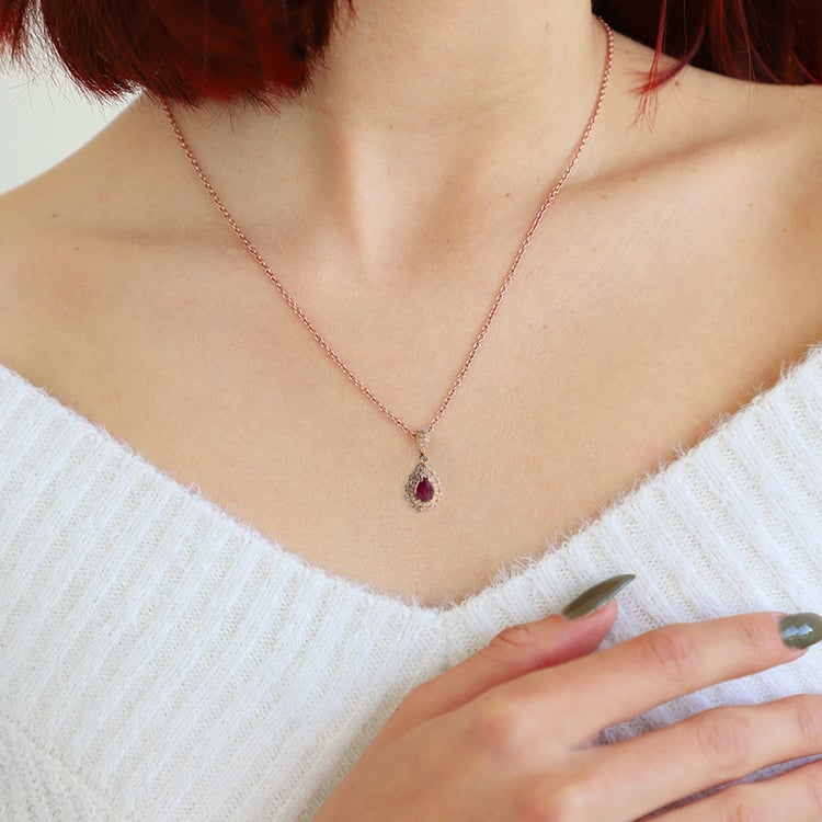 Honosný rubínový přívěsek s diamanty Barsha 116054