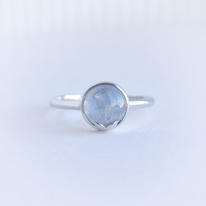 Zlatý prsten s cabochon měsíčním kamenem Yana