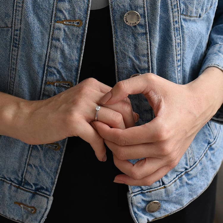 Zásnubní prsten s diamantem 69695