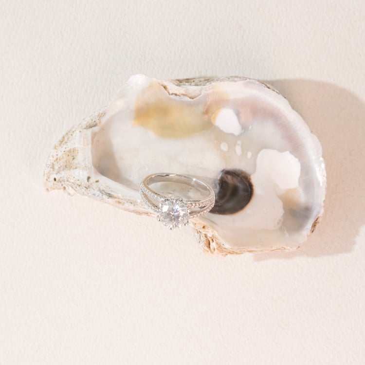 Zásnubní prsten s moissanitem a lab-grown diamanty Brianna 100951