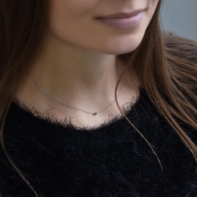 Stříbrný minimalistický náhrdelník s modrým diamantem Glosie 103684