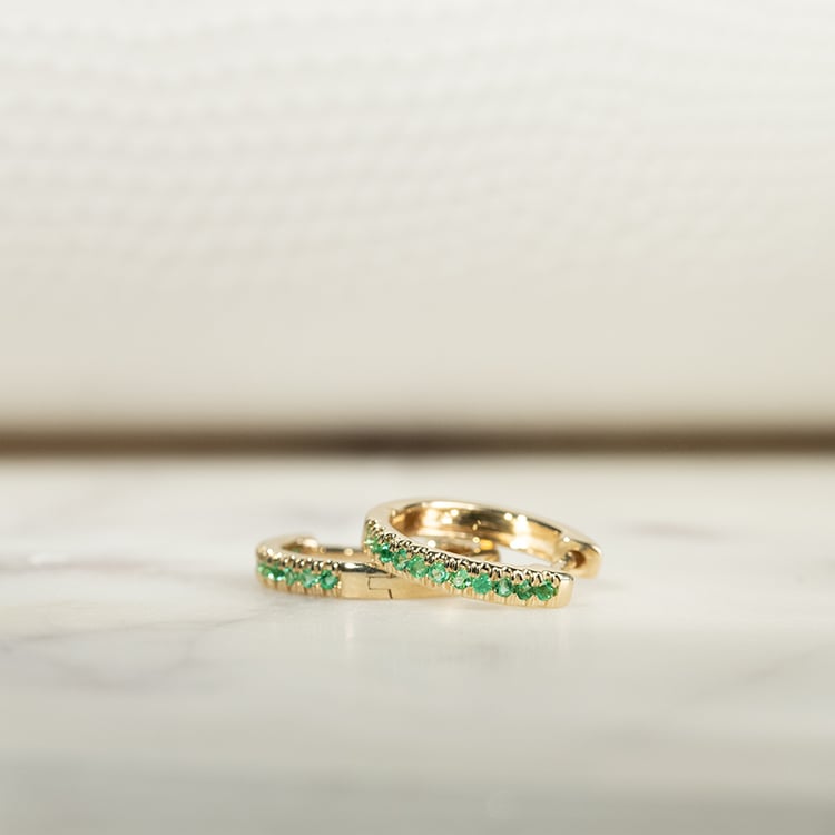 Elegantní kruhové náušnice se smaragdy Gomati 134681