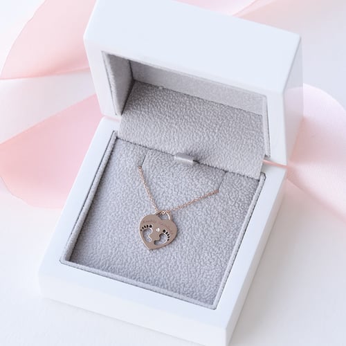 Zlatý přívěsek dětské nožičky s diamantem a gravírem Olivia