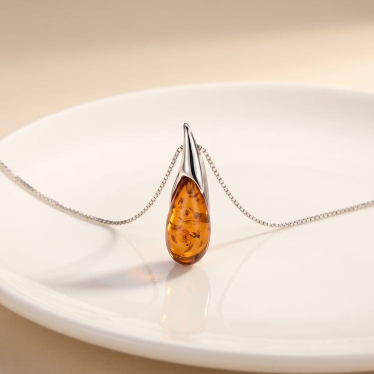 Stříbrný přívěsek s jantarem Mara 166739