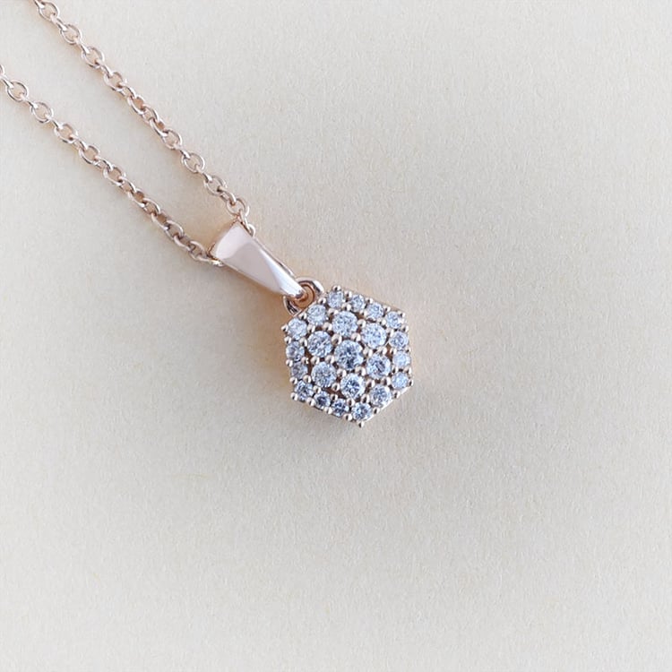 Přívěsek ve tvaru hexagonu 96039