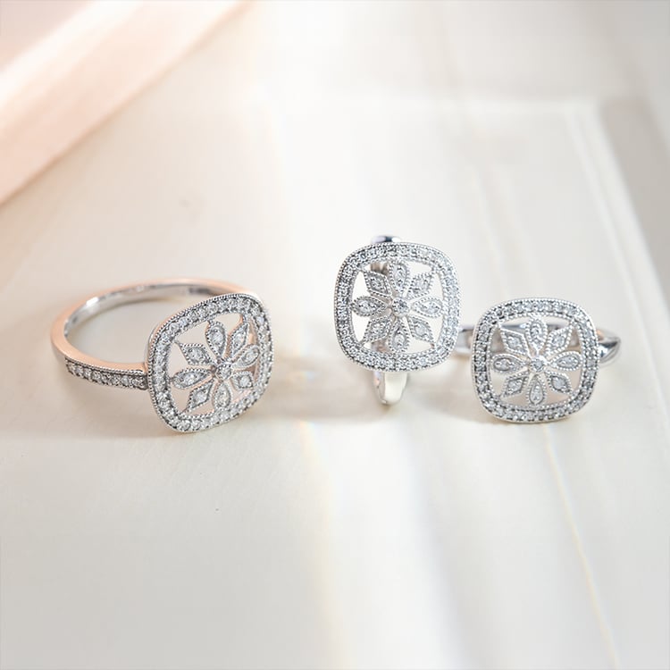 Zlatý prsten s diamantovým květem Liliane 152023