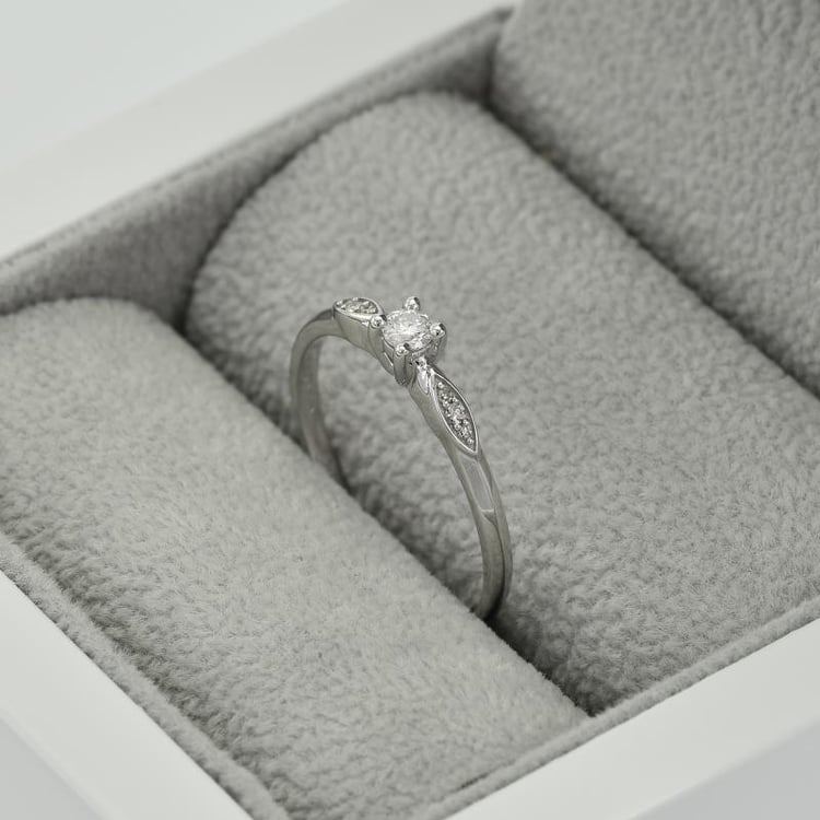 Zlatý prsten s diamanty 91521