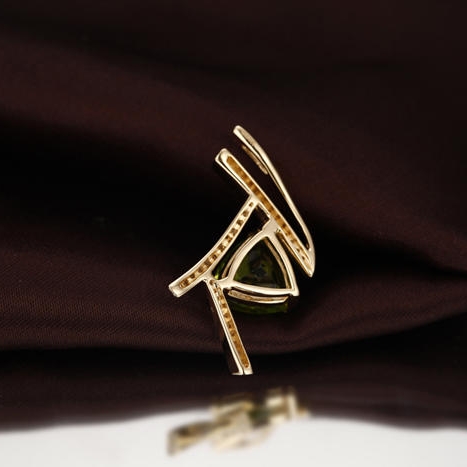 Originální přívěsek ze zlata s olivínem 3701