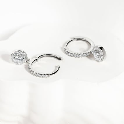 Stříbrné kruhové náušnice s 0.13ct lab-grown diamantem Madhu