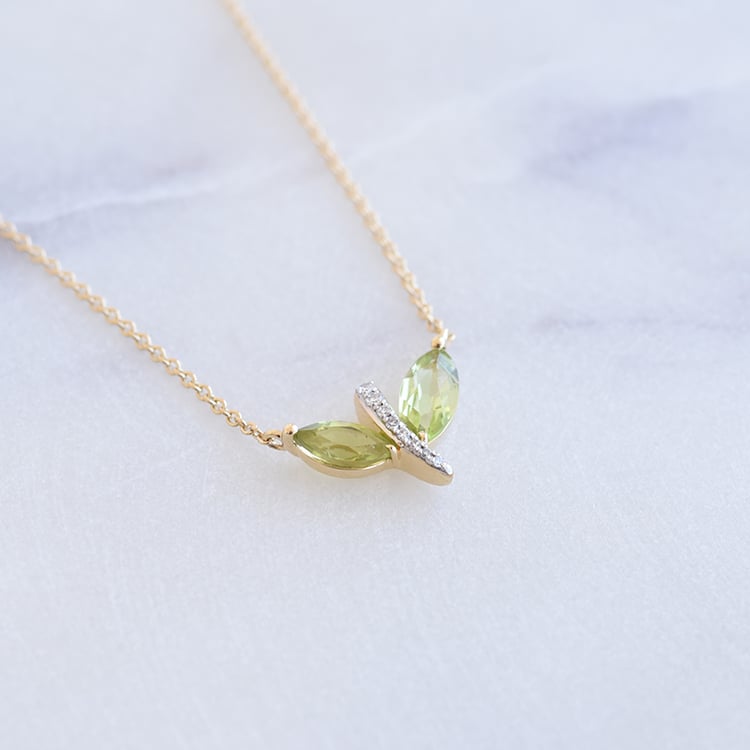 Elegantní náhrdelník se zelenými ametysty a diamanty 87073