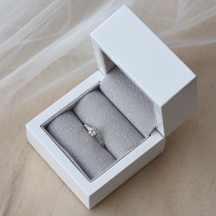 Zásnubní prsten s diamanty 67181