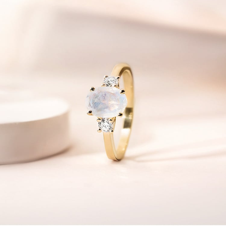 Zlatý prsten s měsíčním kamenem a moissanity Letty 155201