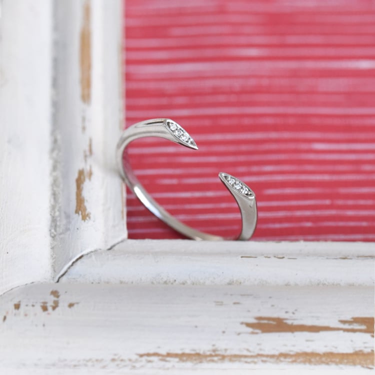 Netradiční diamantový prsten 84783