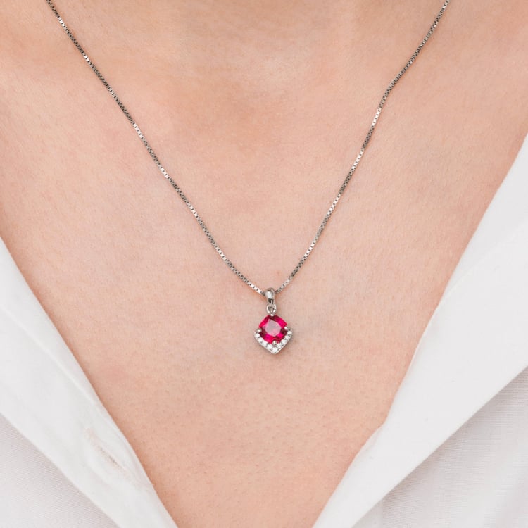 Stříbrný přívěsek se simulovaným rubínem Augustin 165657