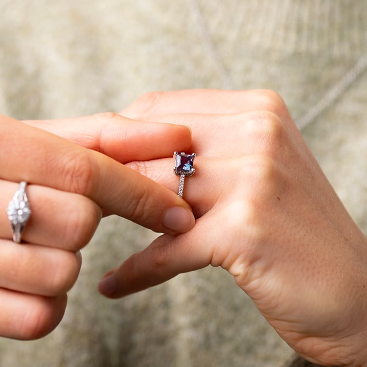 Prsten s lab-grown alexandritem a diamanty Kip 147464