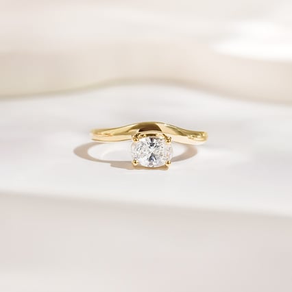 Atypický zásnubní prsten s oval diamantem Adina