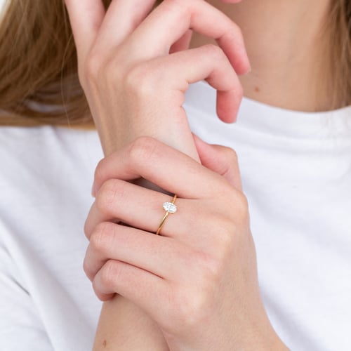 Zásnubní prsten s 0.53ct IGI certifikovaným oval diamantem Frost