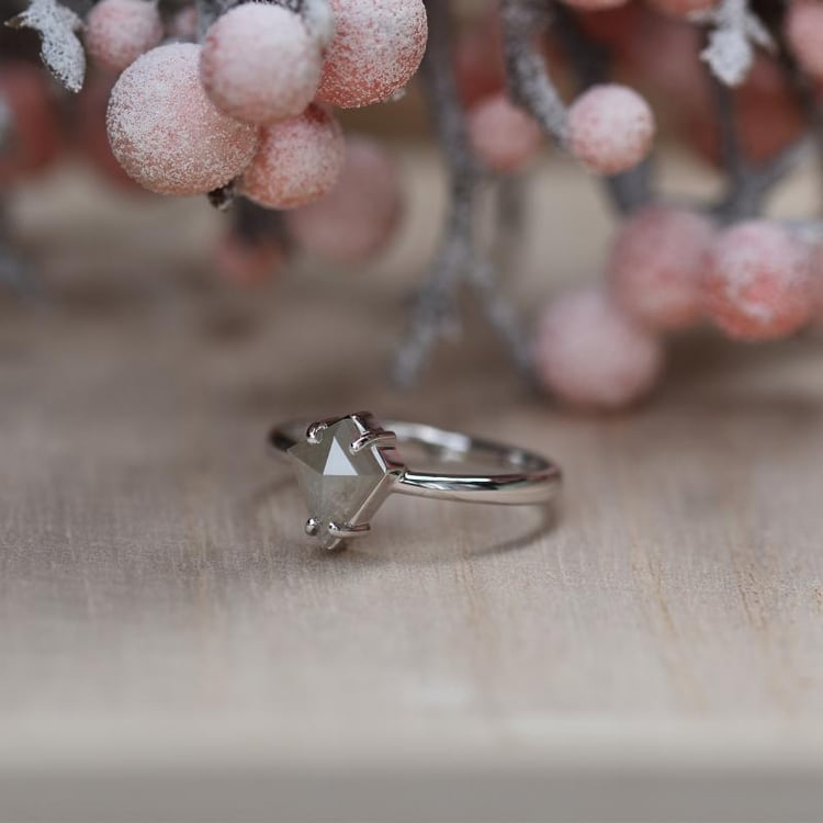 Salt´n´pepper prsten z bílého zlata 44345