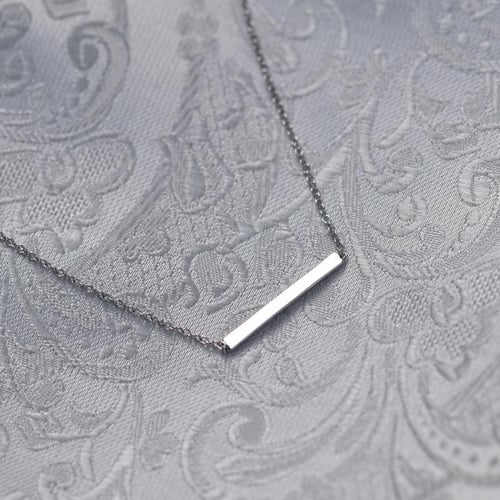Jemný náhrdelník z platiny Bar